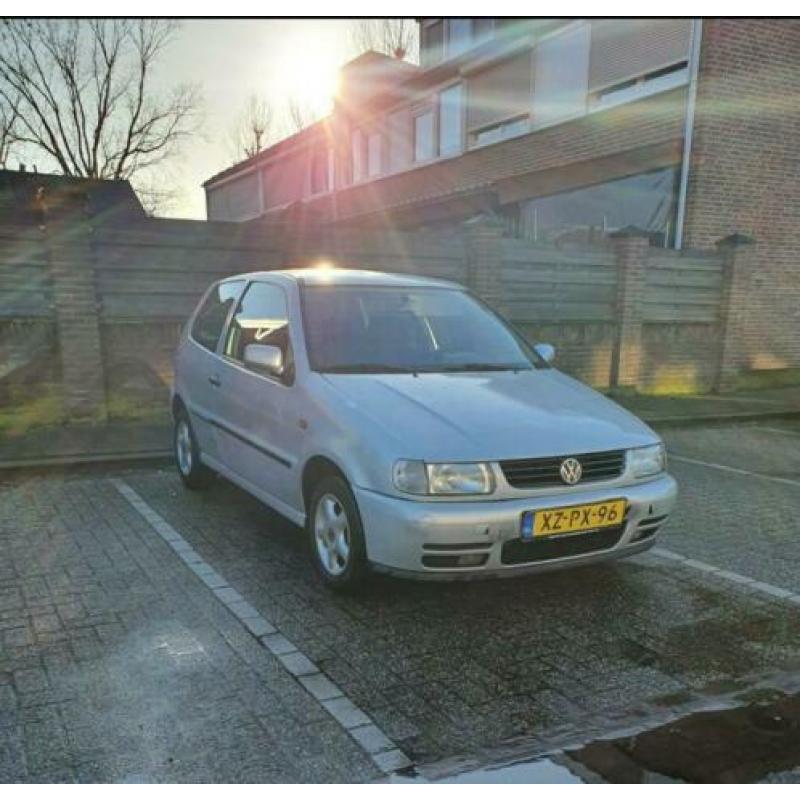 Volkswagen Polo 1.4 44KW AUT 1999 Grijs