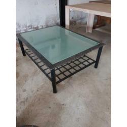 Industrieel zelf gemaakte tafel stalen tafel met glas