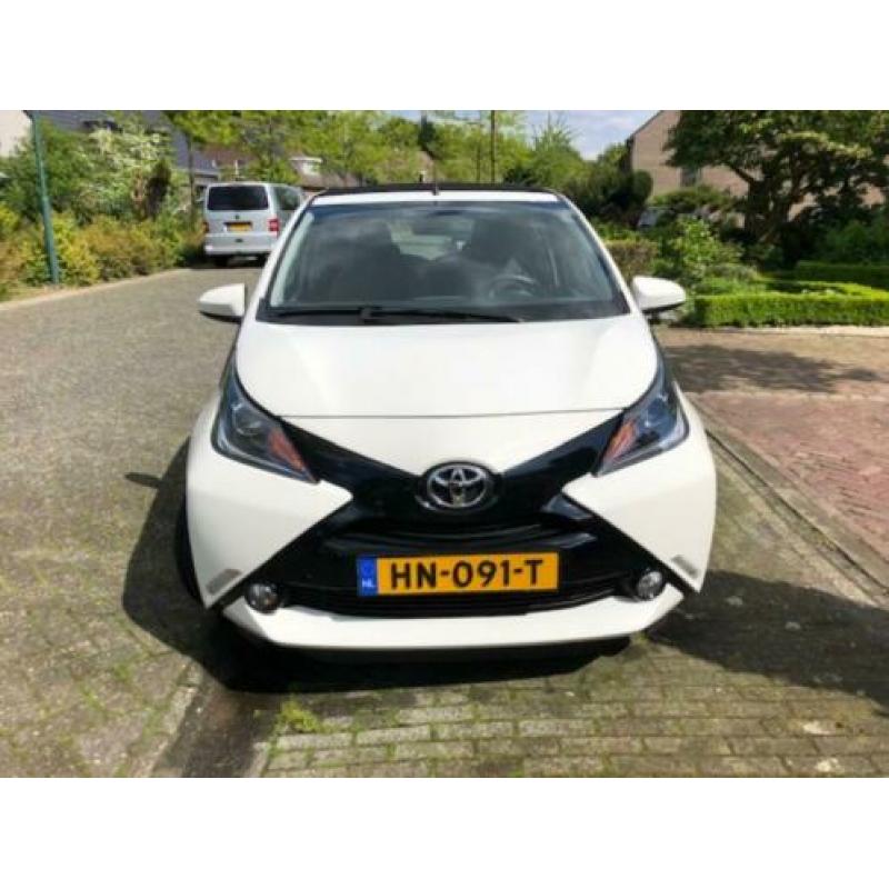 Toyota Aygo 1.0 12V Vvt-i Ddrs 2015 Wit. Open dak.