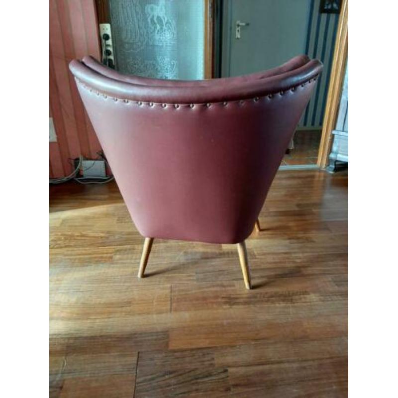 Club fauteuil uit 1950 met rood leer