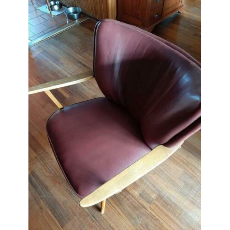 Club fauteuil uit 1950 met rood leer