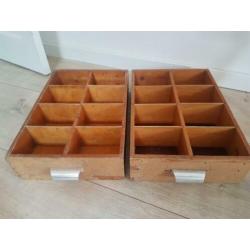 2 Oude houten lades / kastjes / vintage hout vakjes