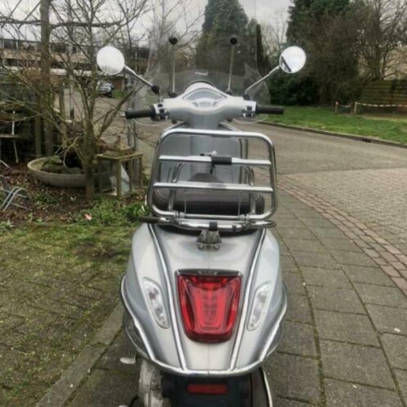 MOET NU WEG vespa primavera 2016