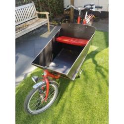 Mooie bakfiets, net onderhoud gehad. 4 versnellingen