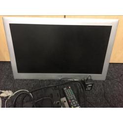 2 kleine tvs akai en Sharp