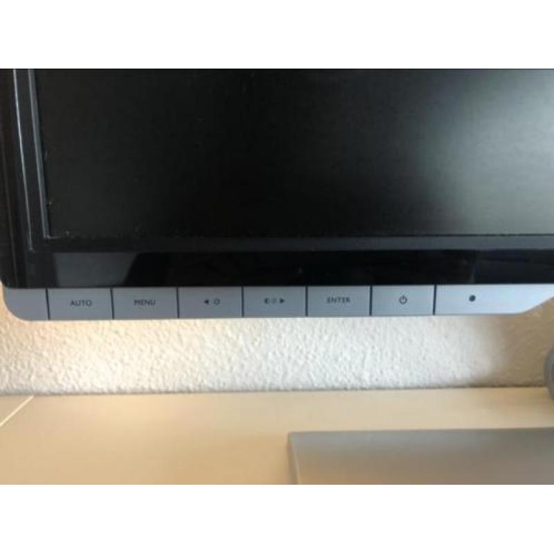 LCD monitor met LED verlichting - BenQ v2400w - 24 inch