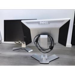 2 Dell Ultrasharp 2007wfp 20 inch monitoren